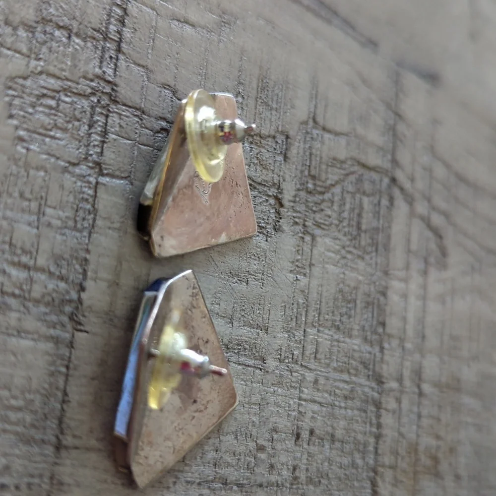 Vintage Native American Mother of Pearl and Lapis Earrings - Picture 9 of 10